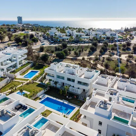 Vacation I Casa Isabel, Private Pool With Infinity Views, Bbq, New Built, Luxury Condo, Location Hébergement de vacances Marbellac